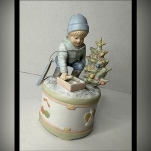 Vintage1987 “Little Tree Trimmer” Children Of The Month Music Box Alice Williams